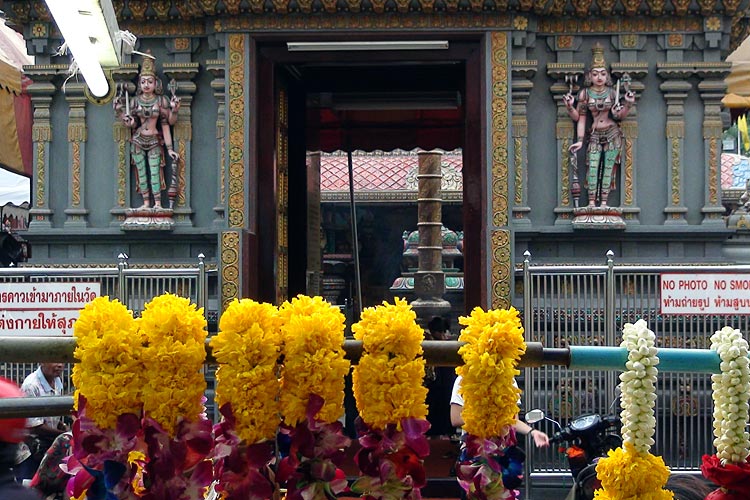 Entrance towards Wat Khaek Silom, Bangkok