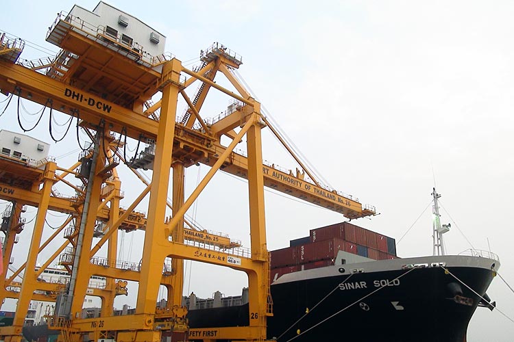 Gantry cranes (un)loading a ship in Bangkok Port.