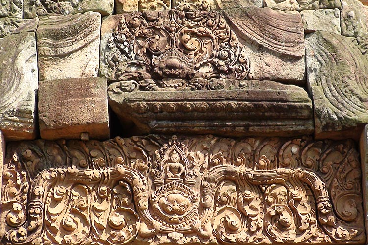 Lintel above one of the entrance doors to Muang Tam