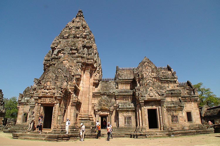 Main Tower (left) at Prasat Phanom Rung with Mandapa to the right.