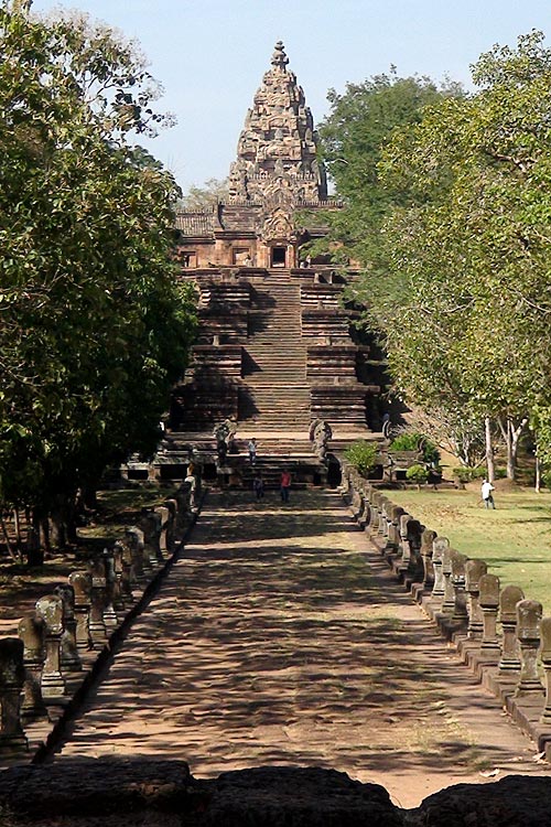 Walkway leading the Prasat (Hin) Phanom Rung