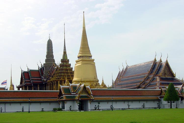 Royal Pantheon, Phra Mondop, Phra Sri Rattana Chedi, Ubosoth housing the Emerald Buddha. Wat Phrakaew