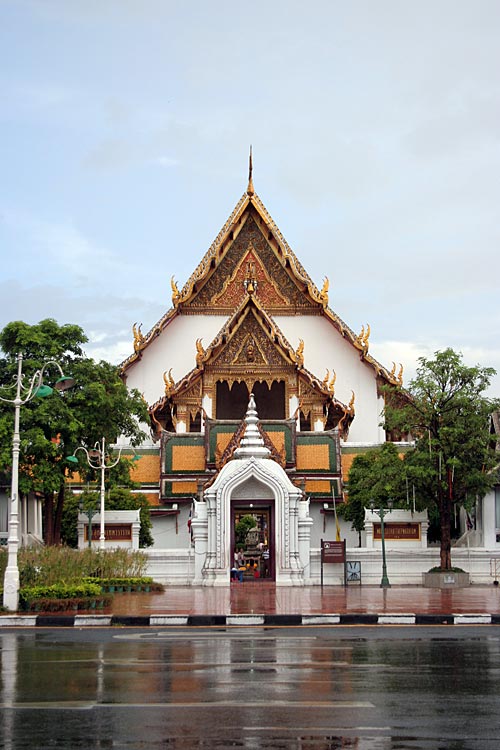 Front view of Wat Suthat, Bangkok